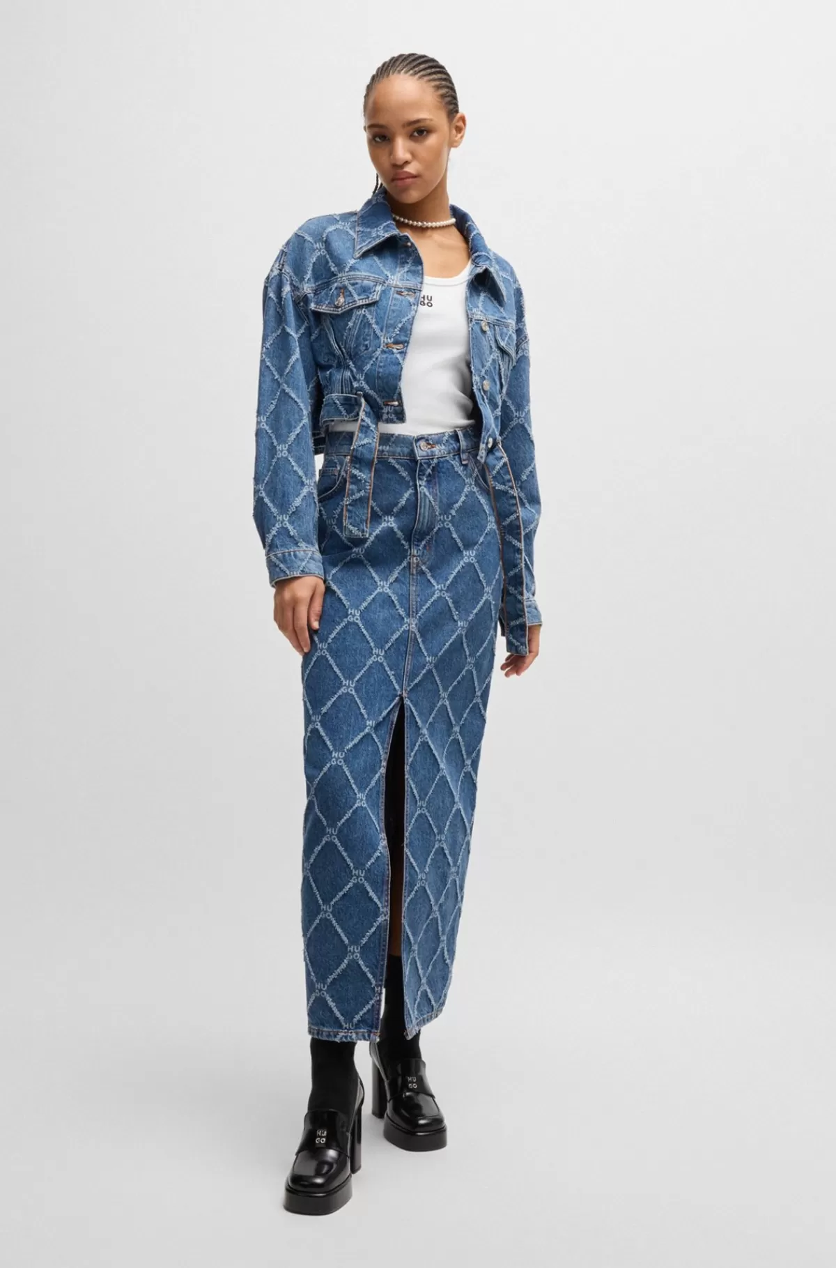 HUGO BOSS Afkortet Denimjakke Med Stablet Logomønster Blå mønstret Online