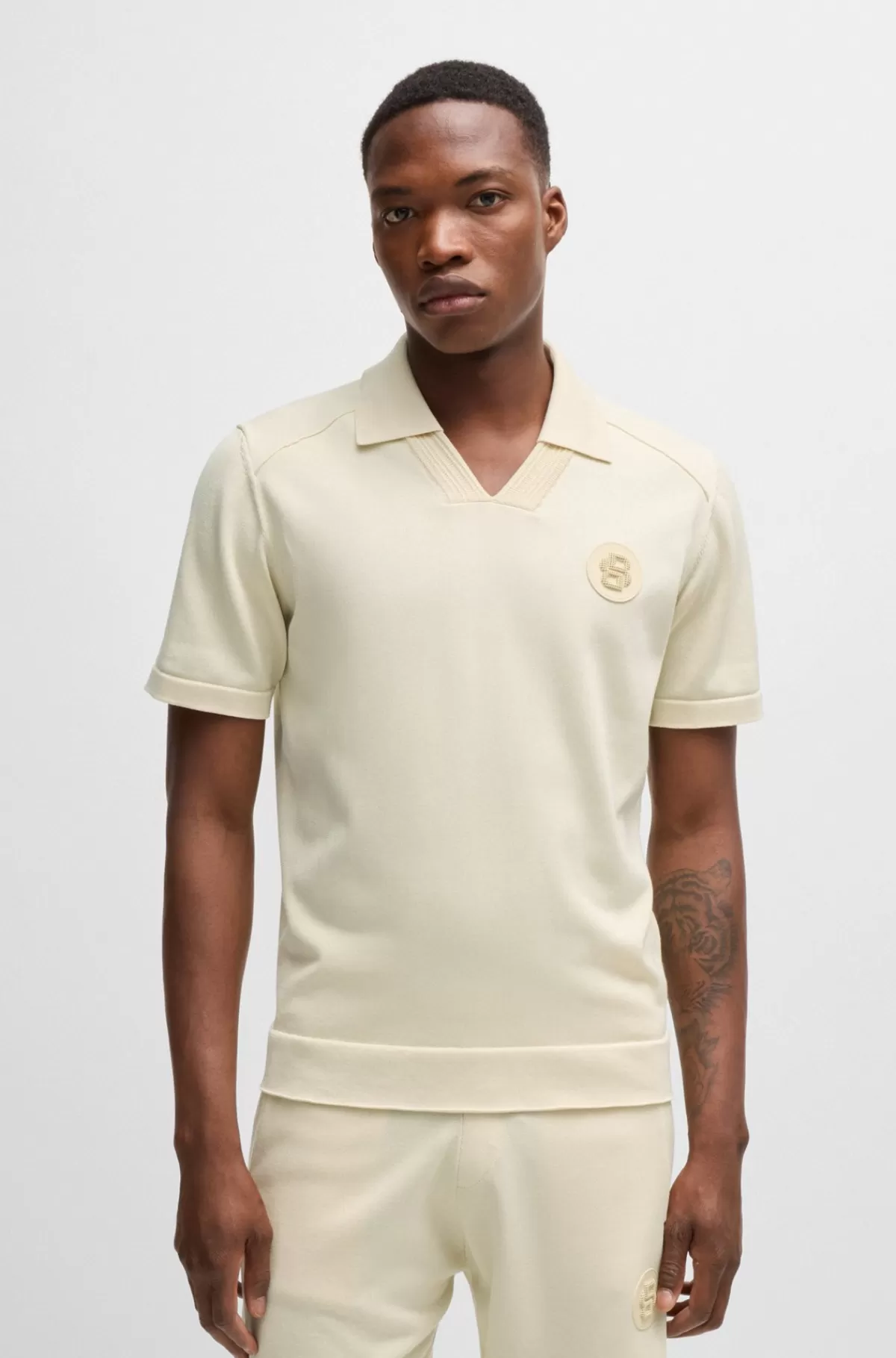 HUGO BOSS Poloshirt Med Bred Krave Og Badge Med Dobbeltmonogram Naturlig New