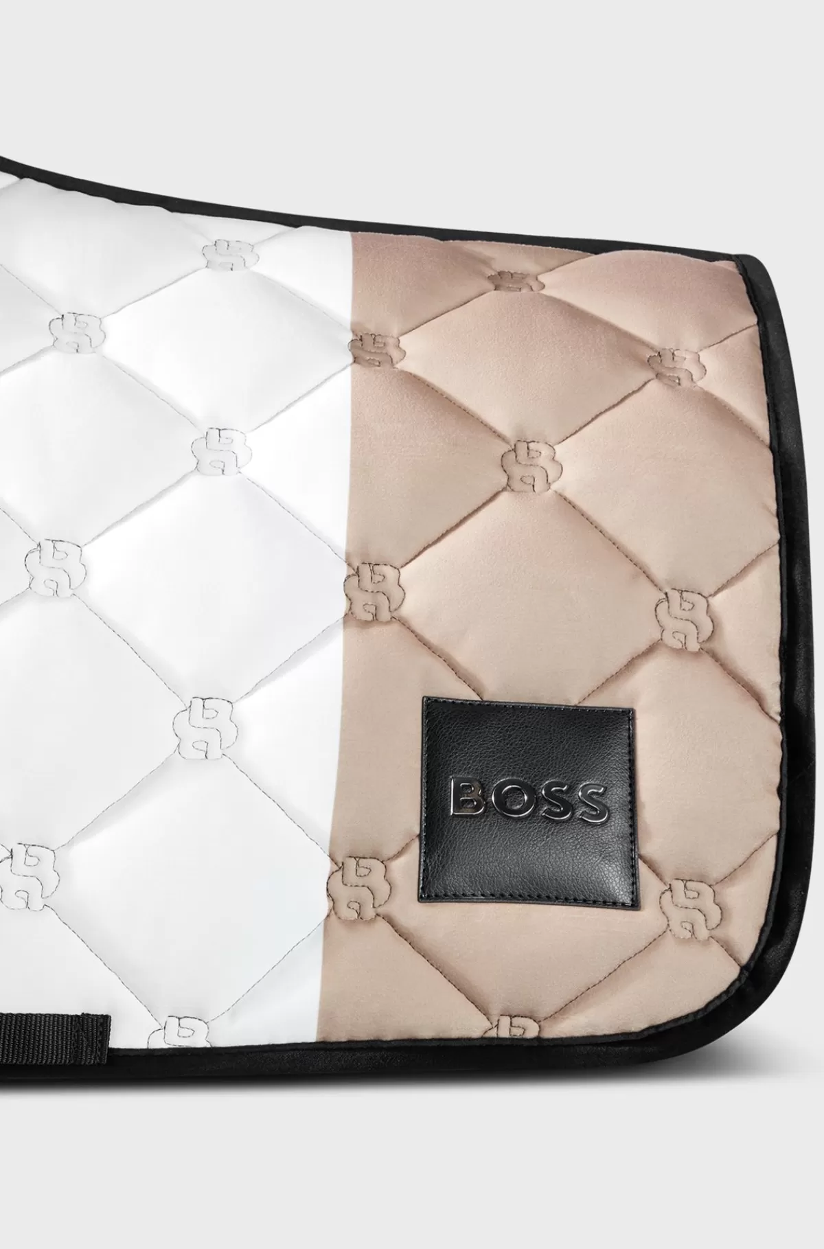 HUGO BOSS Signaturstribet Dressursadelunderlag Til Hestesport Med Dobbelt B-monogrammer Beige Shop