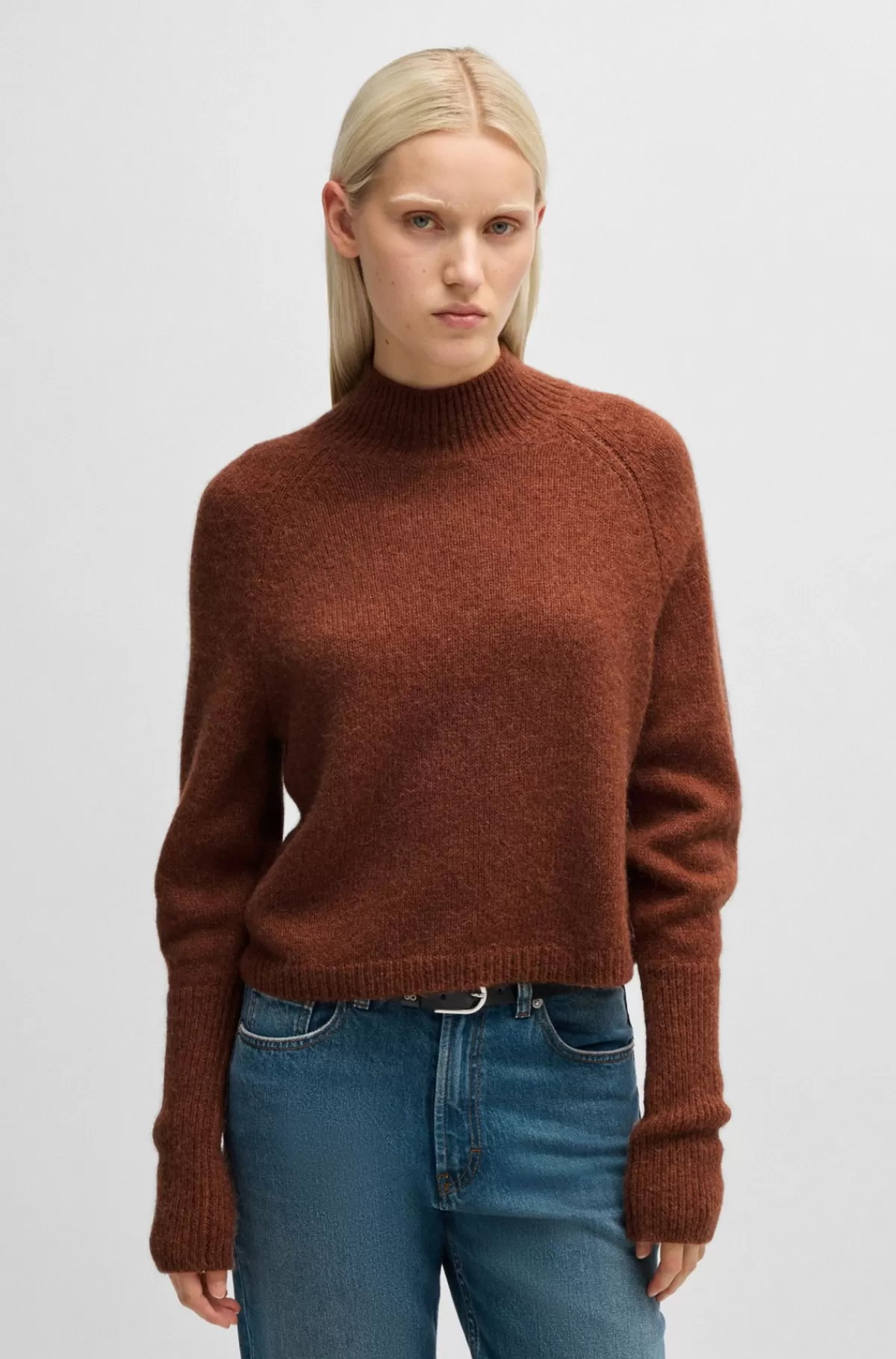HUGO BOSS Sweater Med Kort Og Relaxed Fit I Uldblanding Mørkebrun Shop