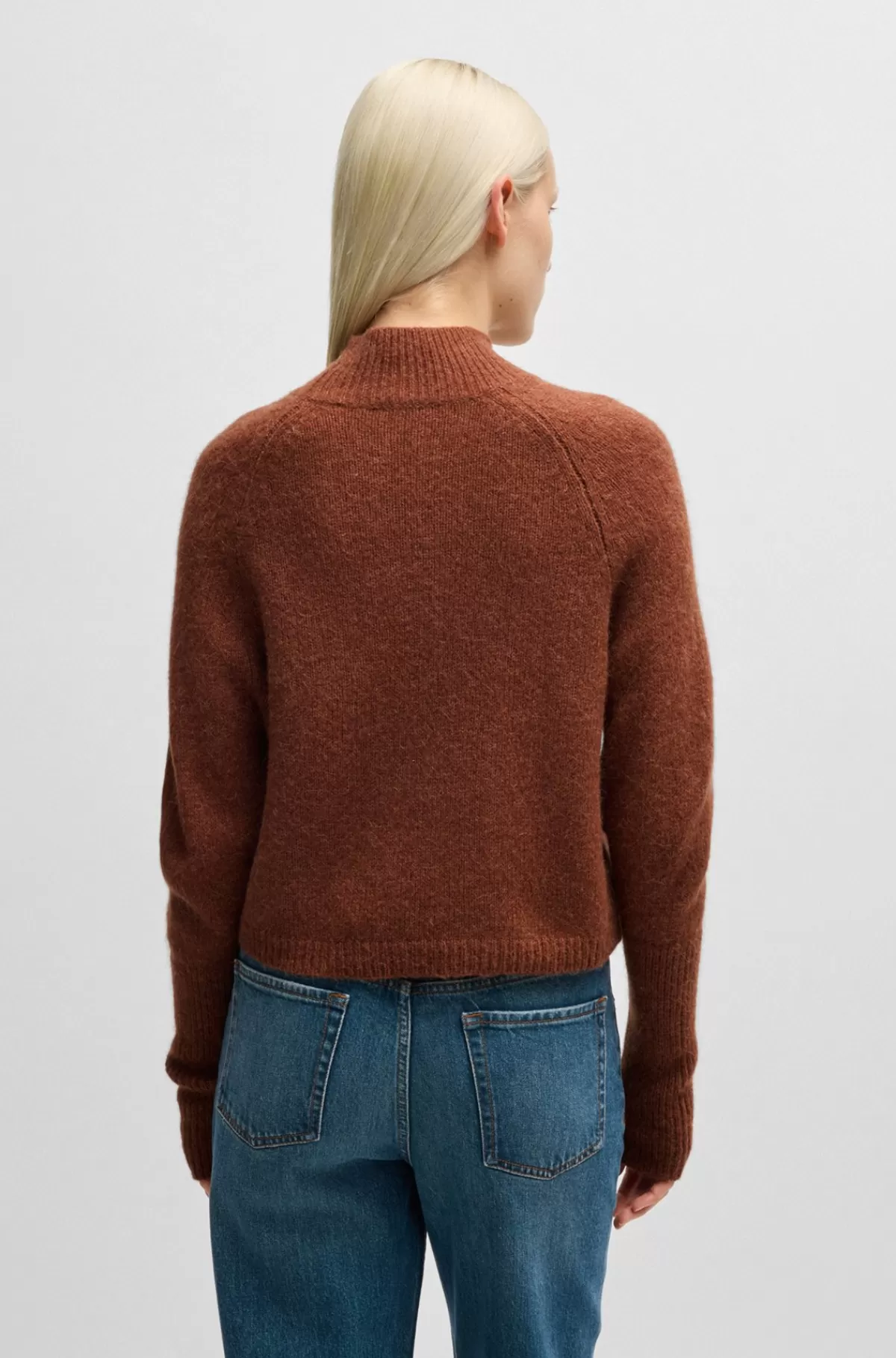 HUGO BOSS Sweater Med Kort Og Relaxed Fit I Uldblanding Mørkebrun Shop