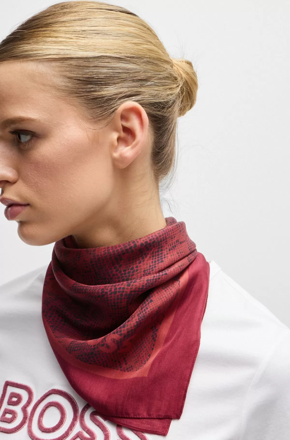 HUGO BOSS Tørklæde I Silketwill Med Sæsonens Print Mørkerød Cheap