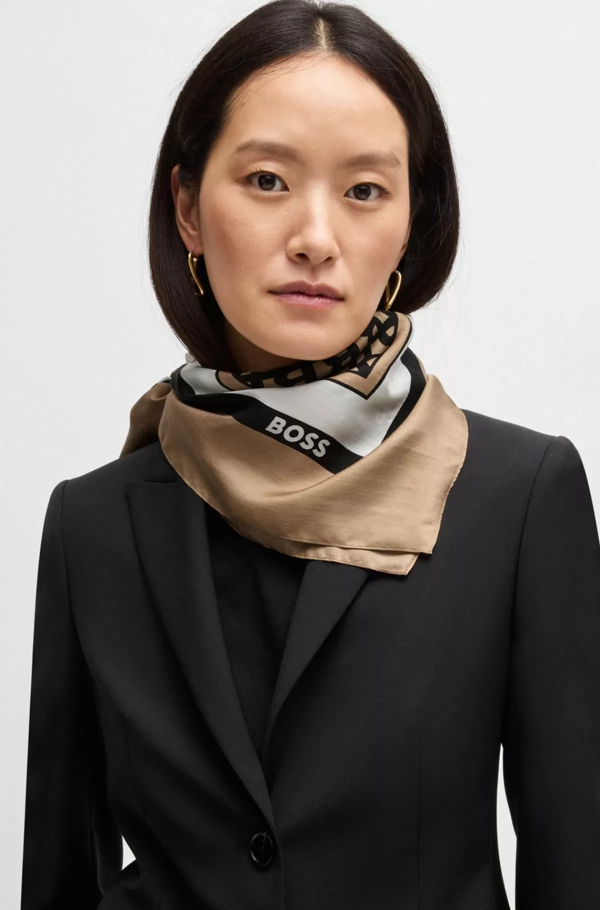 HUGO BOSS Tørklæde I Silketwill Med Sæsonens Print Beige mønstret Online