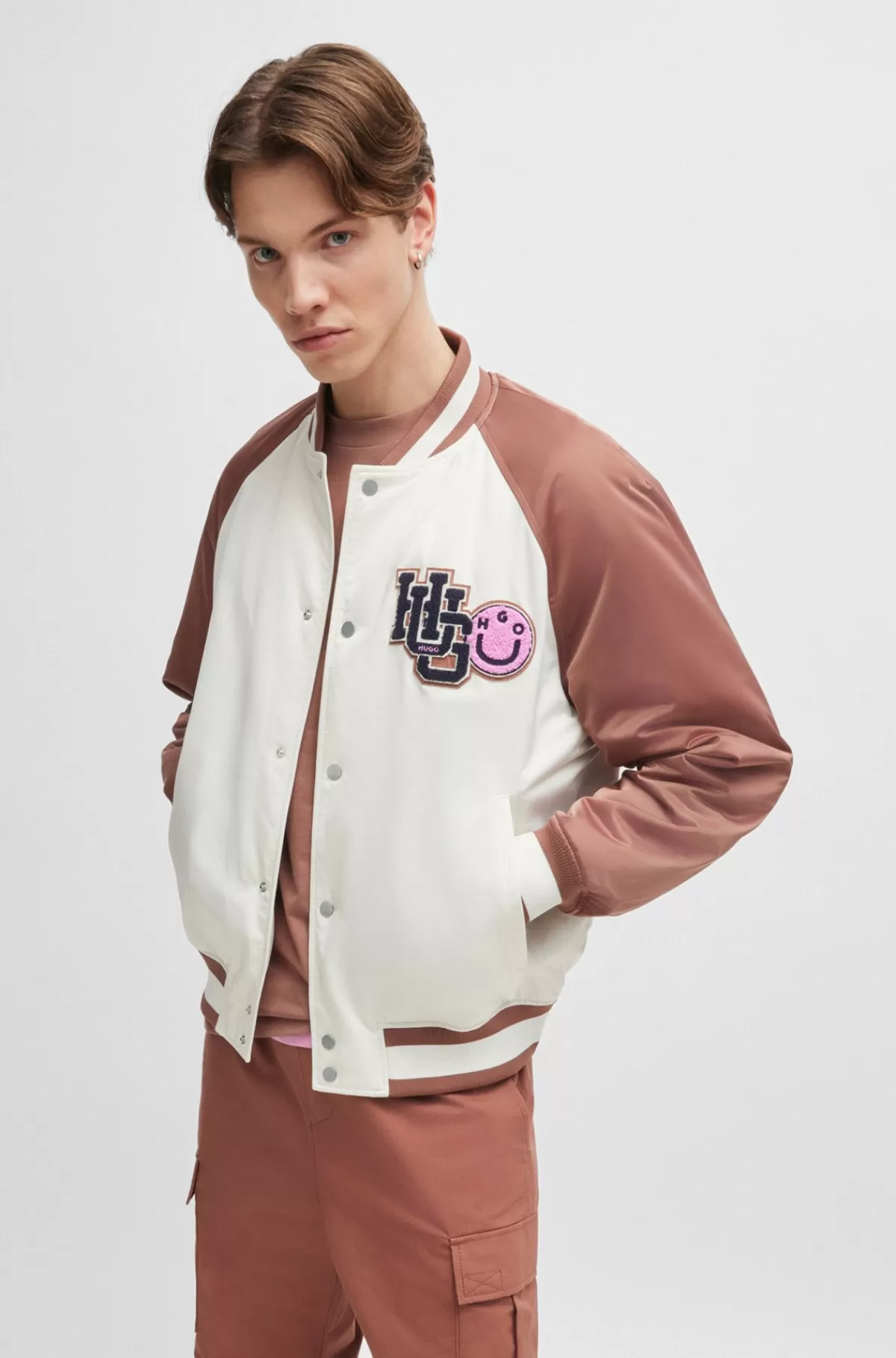 HUGO BOSS Vandskyende Bomberjakke Med Varsity-inspireret Logomærke Naturlig Sale