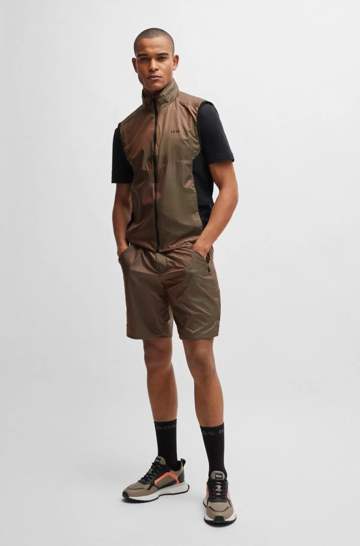 HUGO BOSS Vandskyende Vest I Iriserende Ripstop-materiale, Der Nemt Kan Pakkes Brun Store
