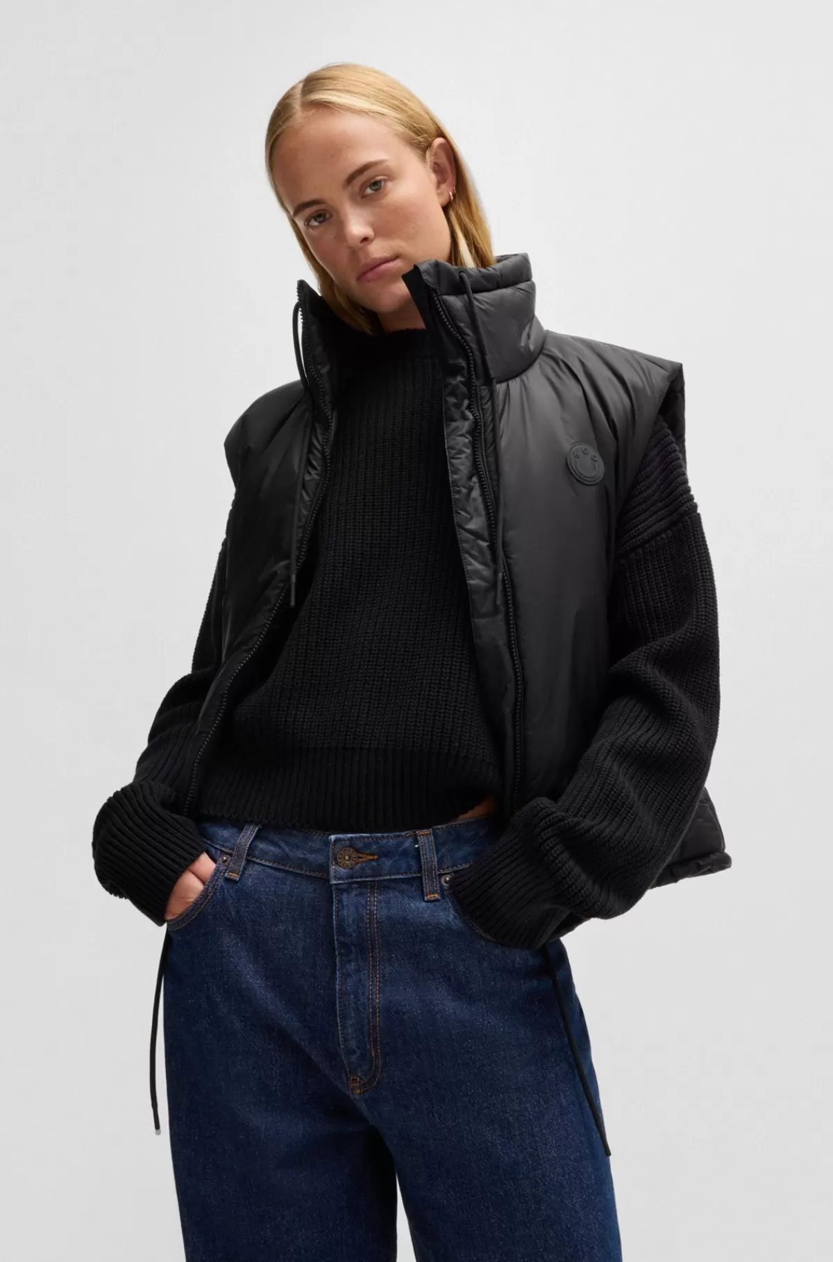 HUGO BOSS Vandskyende Vest Med Logobadge Med Happy HUGO Sort Online